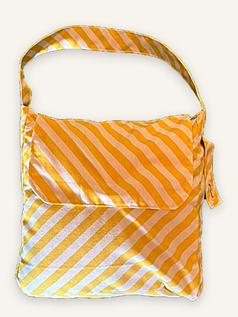 Bai Mai — handgenähte Schultertasche, Baumwolle mit diagonalen Streifen in Gelb, Rosa und Weiss