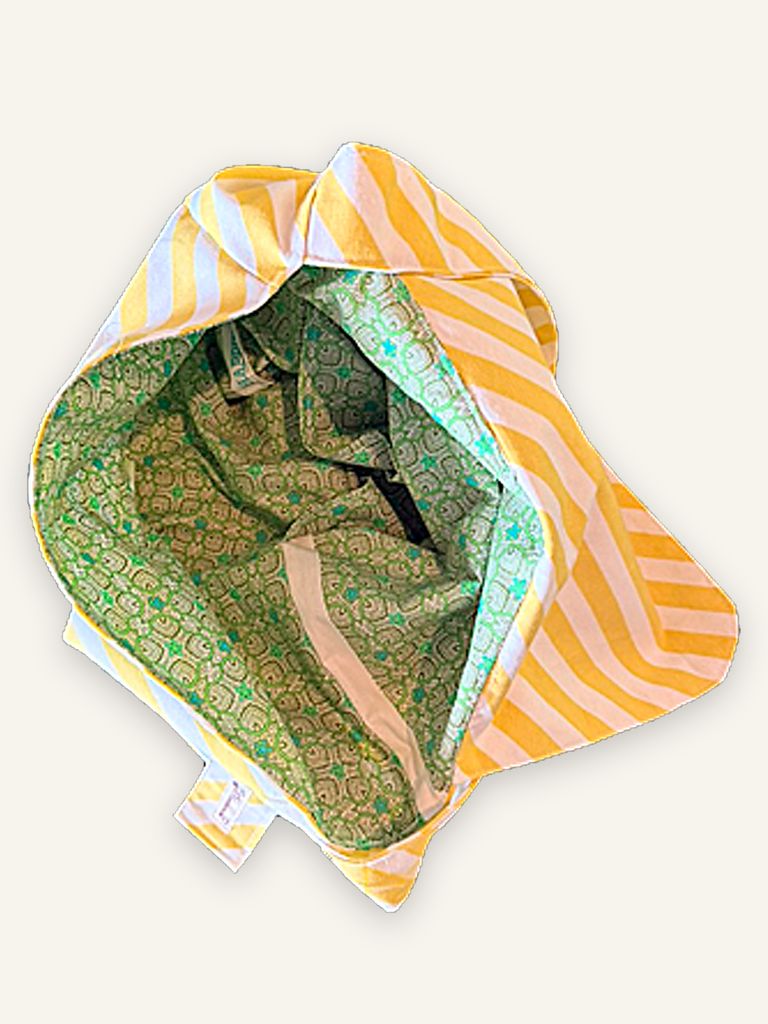 Bai Mai — handgenähte Schultertasche, Baumwolle mit diagonalen Streifen in Gelb, Rosa und Weiss — Ansicht 5