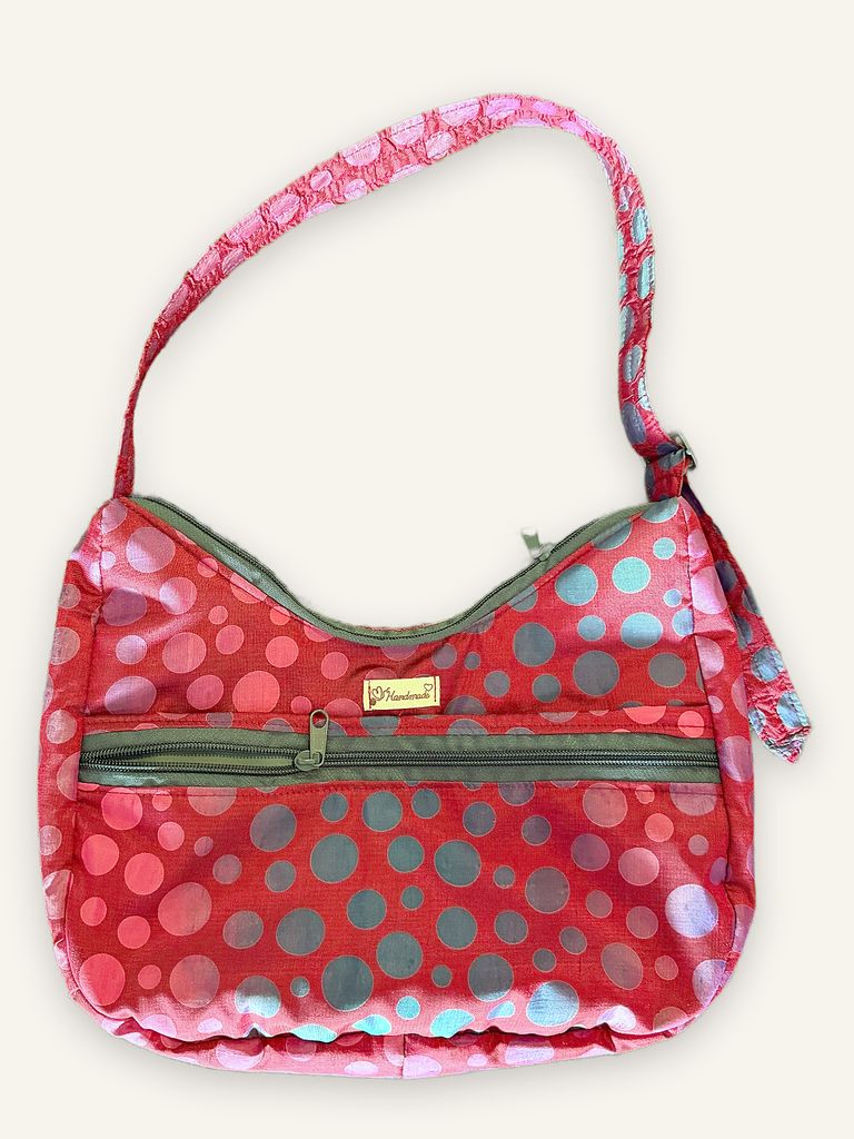 Dok Anchan — handgenähte Schultertasche, Baumwolle mit Punktmuster in Rot, Rosa, Grau und Blau — Ansicht 2