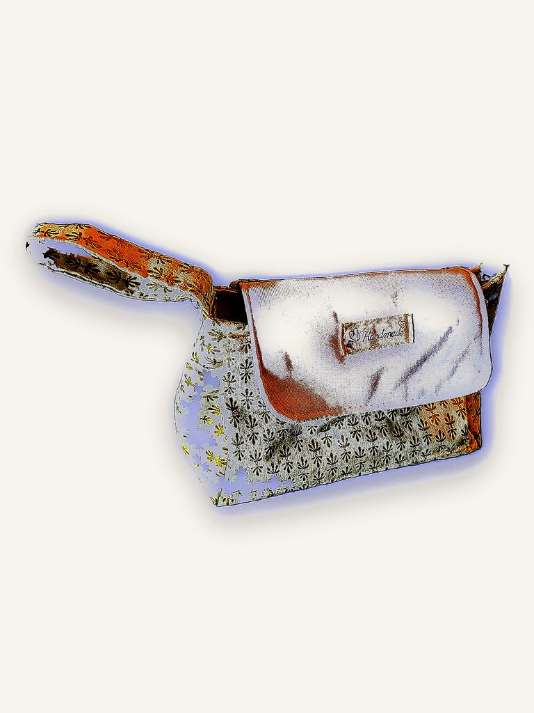 Kluai — handgenähtes Nécessaire, Baumwolle mit Blütenmuster in Gold und Khaki, Klappe aus glattem Canvas in Creme — Ansicht 6