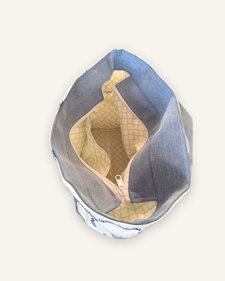 Mai Phai — handgenähte Handtasche, Baumwolle mit Wellenmuster in Creme, Blau und Grau — Ansicht 4