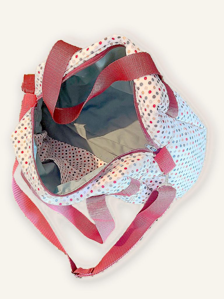 Tawan — handgenähte Schultertasche, Baumwolle mit Punktmuster, beige mit bunten Punkten — Ansicht 5