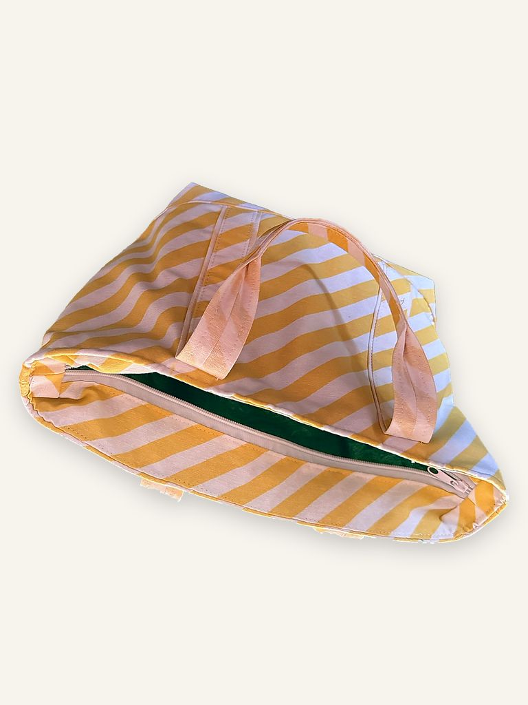 Thong — handgenähte Handtasche, Baumwolle mit diagonalen Streifen in Gelb und Weiss — Ansicht 6